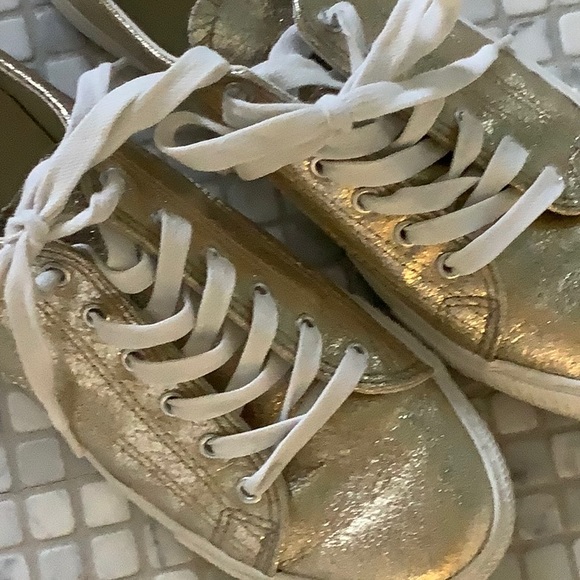 Shoes - Picture 2 of 3